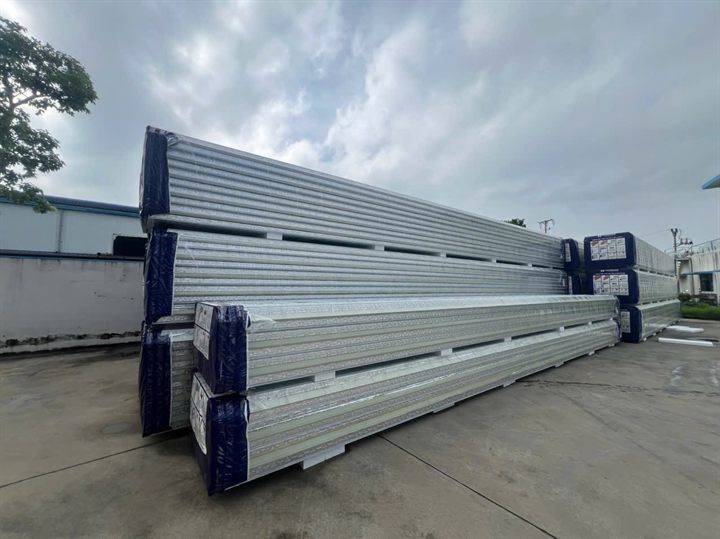 Coolroom panel stock outside